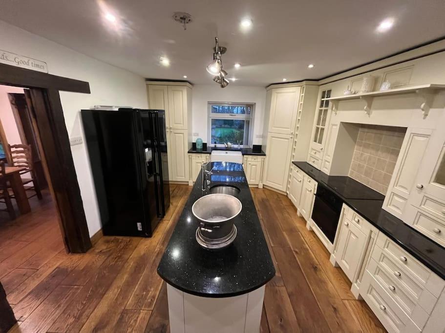 فيلا Brownhills Eaton  المظهر الخارجي الصورة